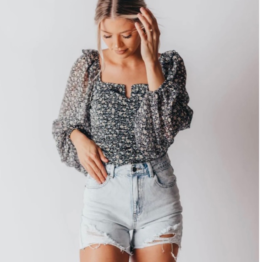 Promesa - Neighborly Smock Blouse in Black